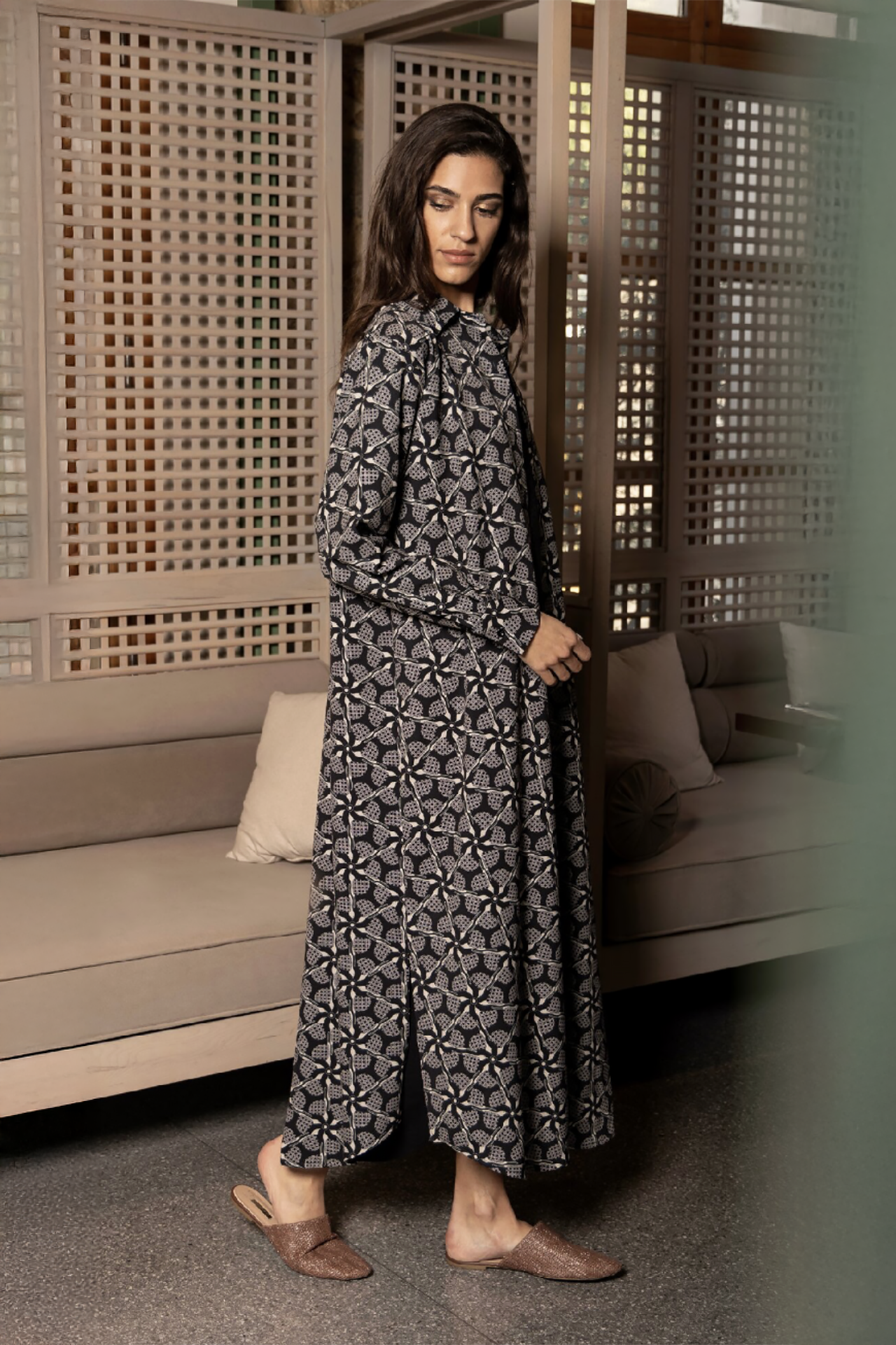 Black Abaya with Printed Bird Motif by Parade Wearableart