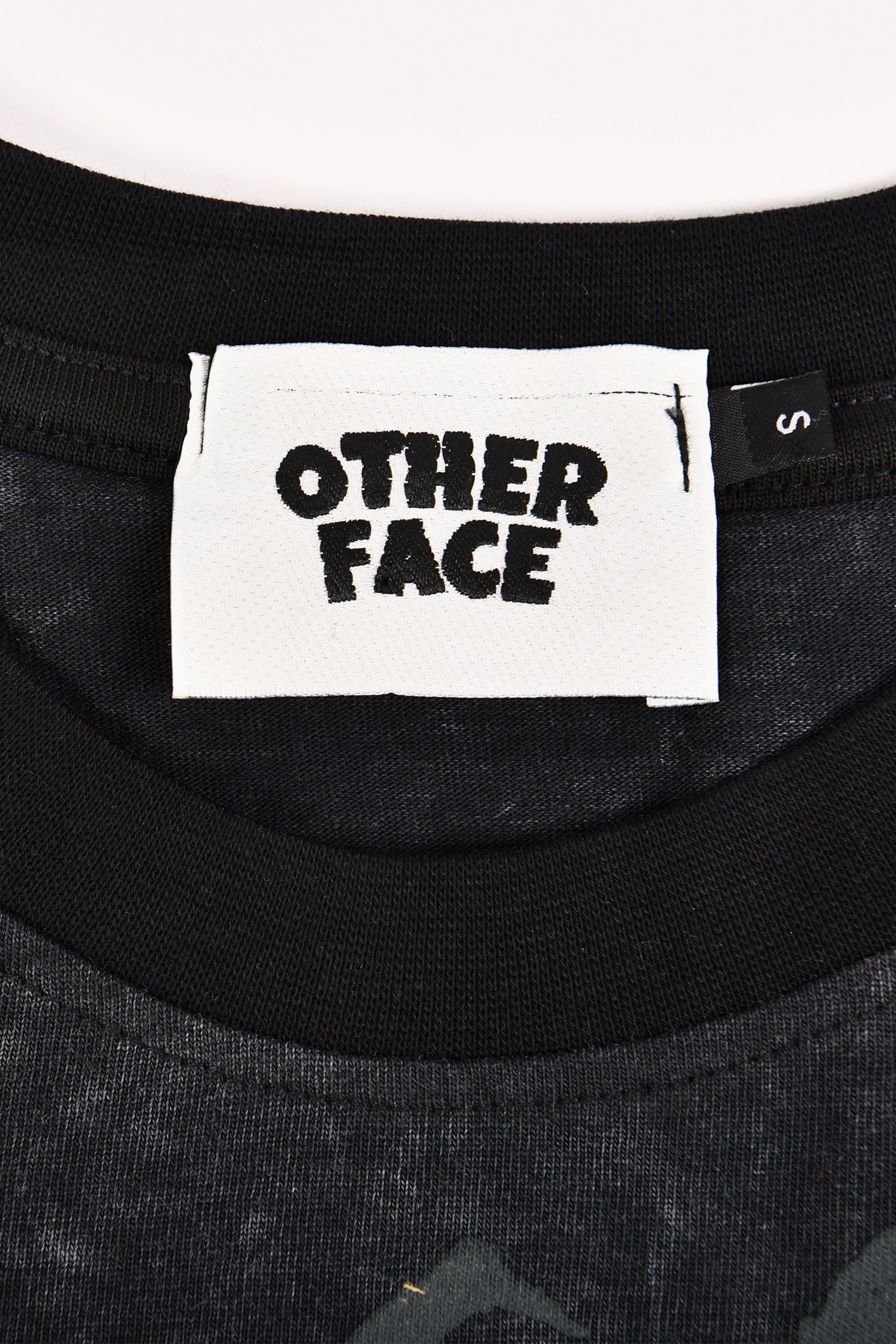 تي شيرت جرافيتي رمادي مغسول للجنسين من Other Face