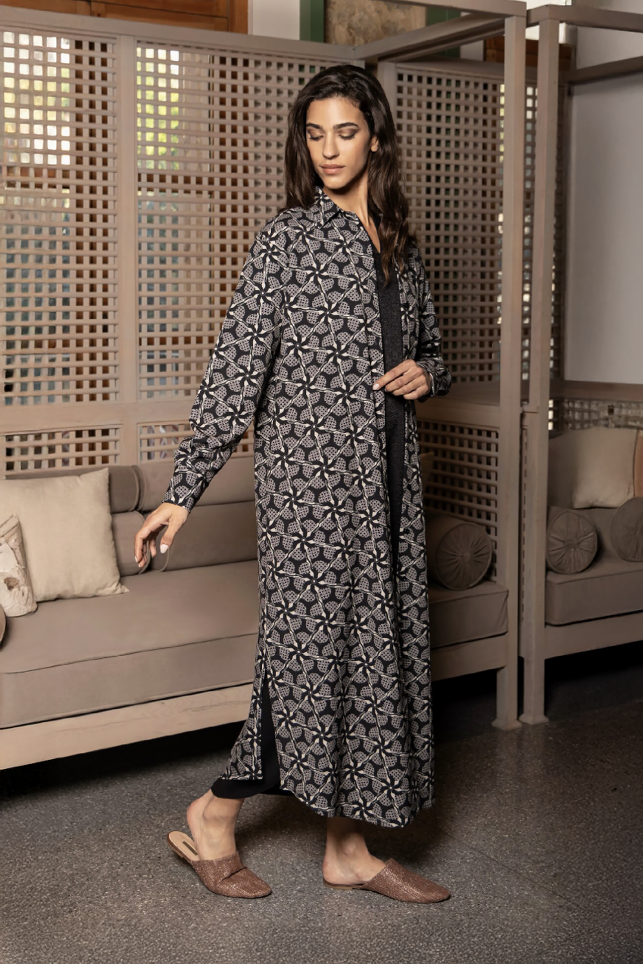 Black Abaya with Printed Bird Motif by Parade Wearableart