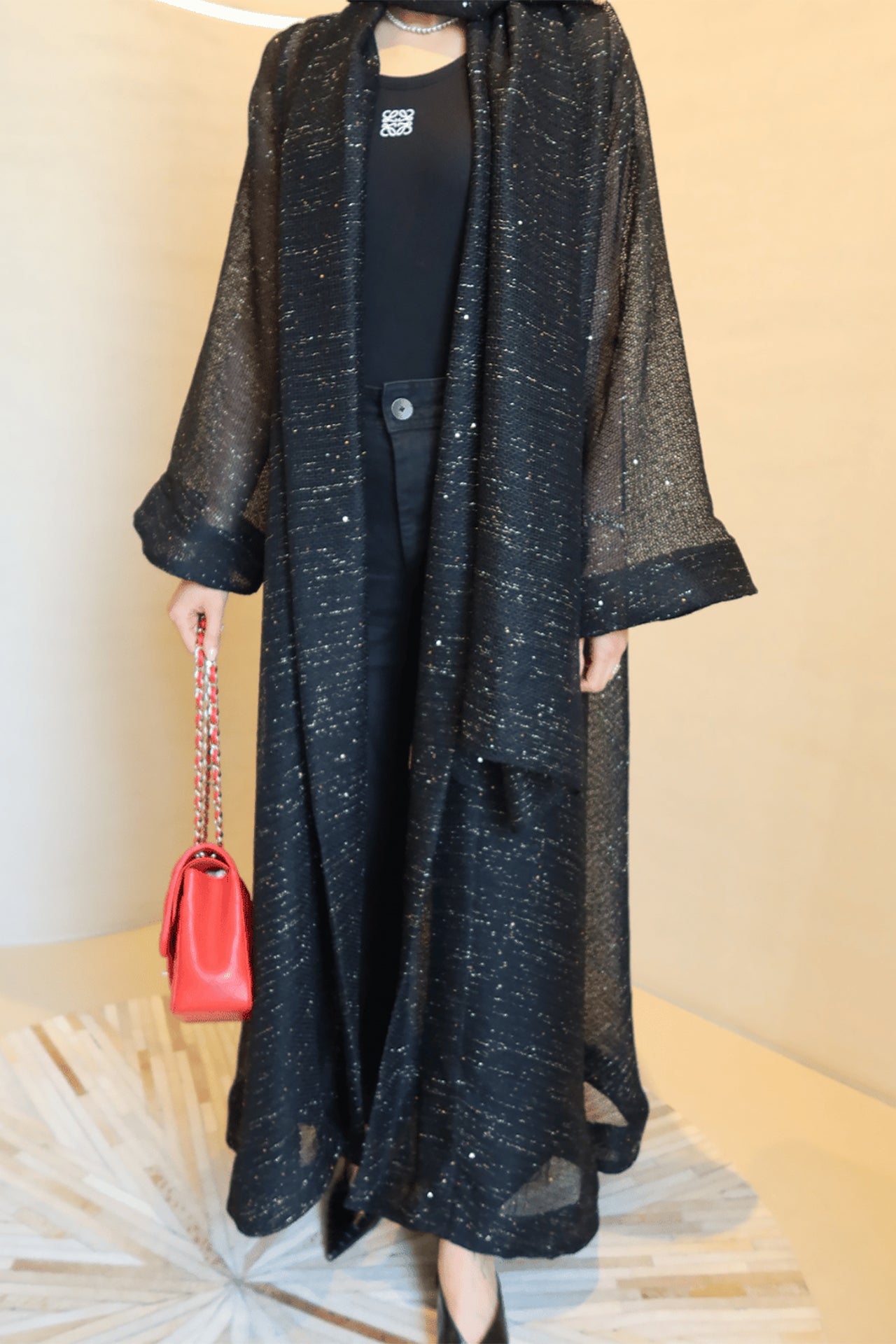 عباية سوداء لامعة من F.Lounge