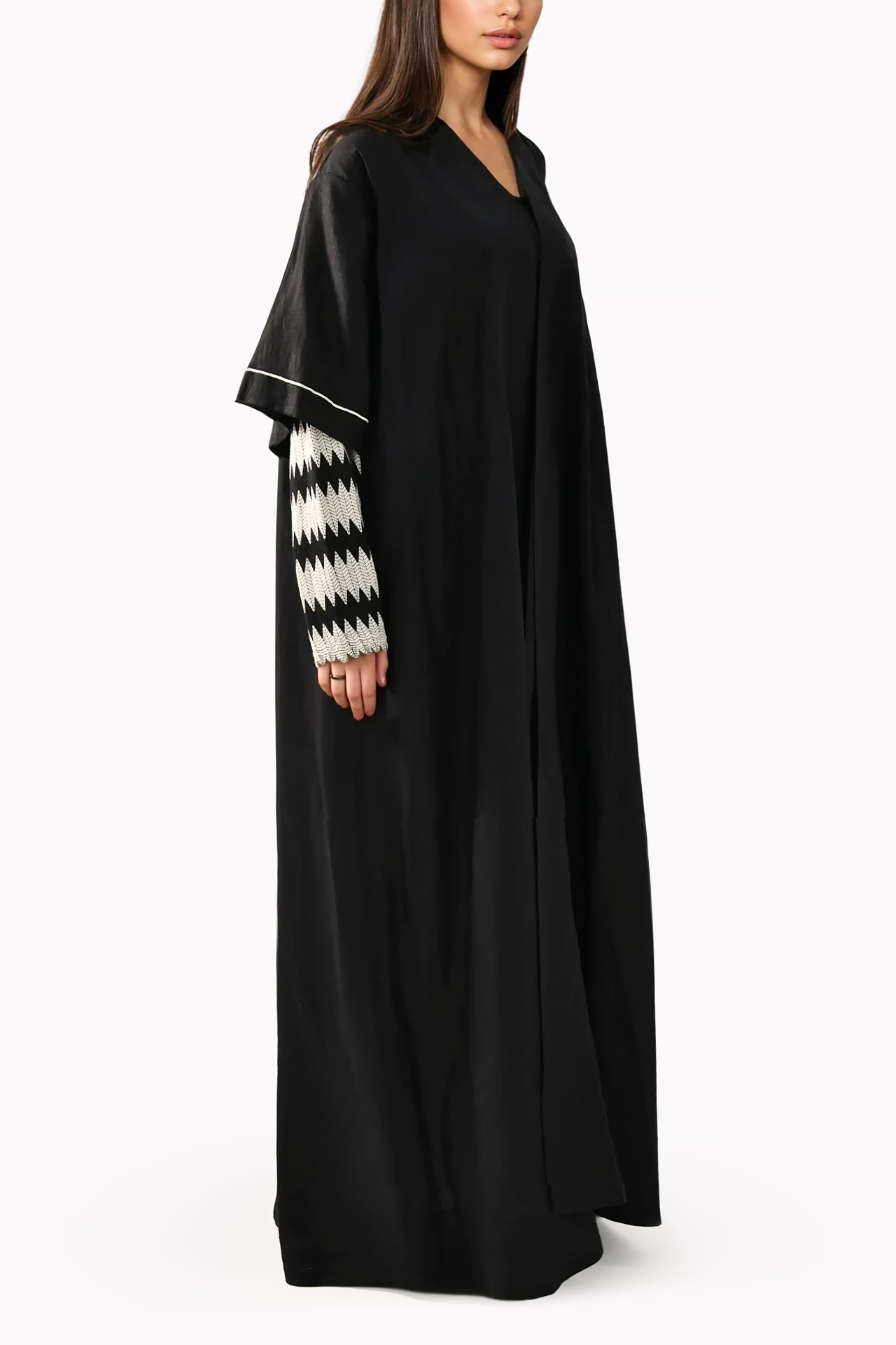 Zig-Zag Linen Black Abaya by May Thahab