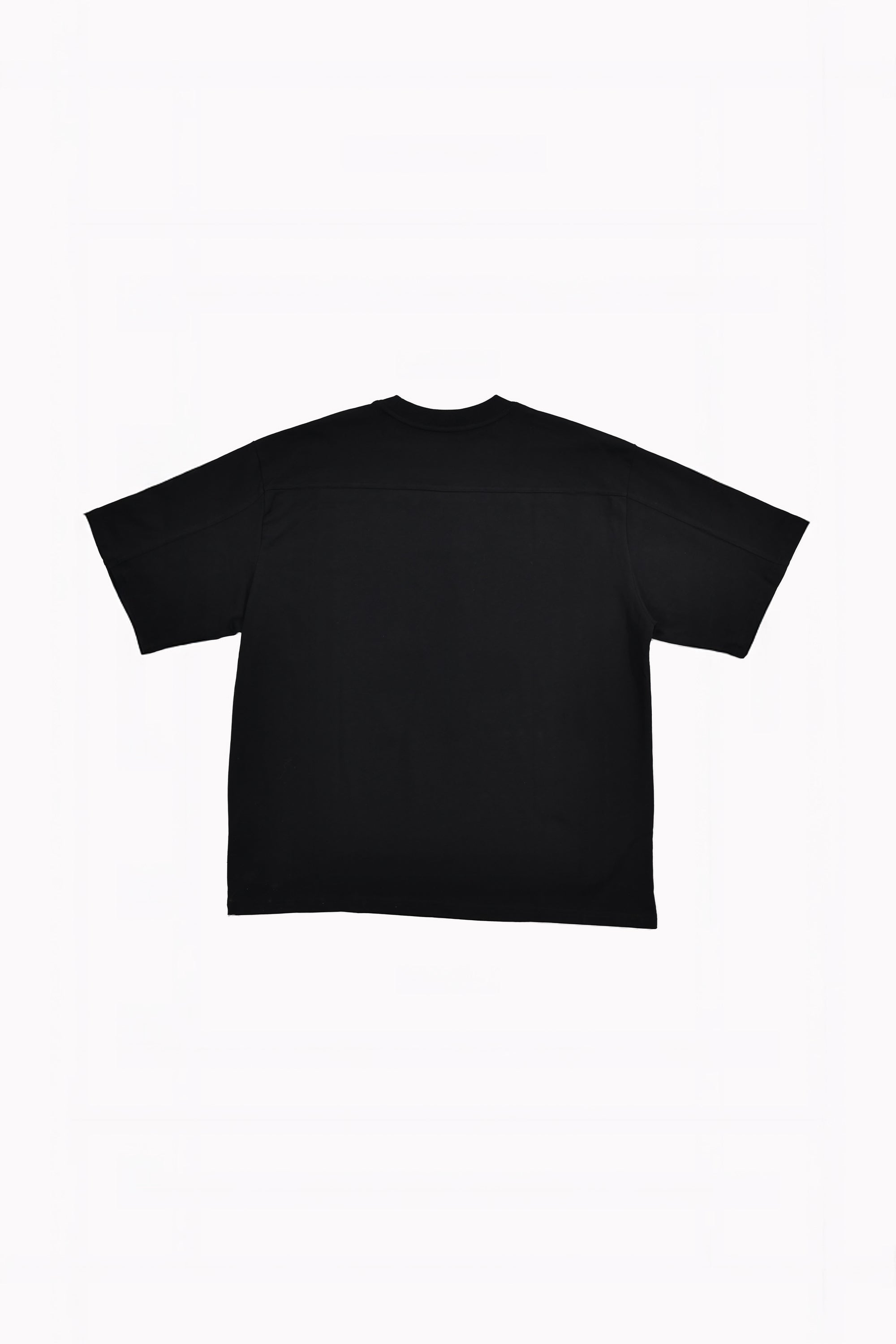 تي شيرت أسود "ORDINARY" من Ordinary Clothes