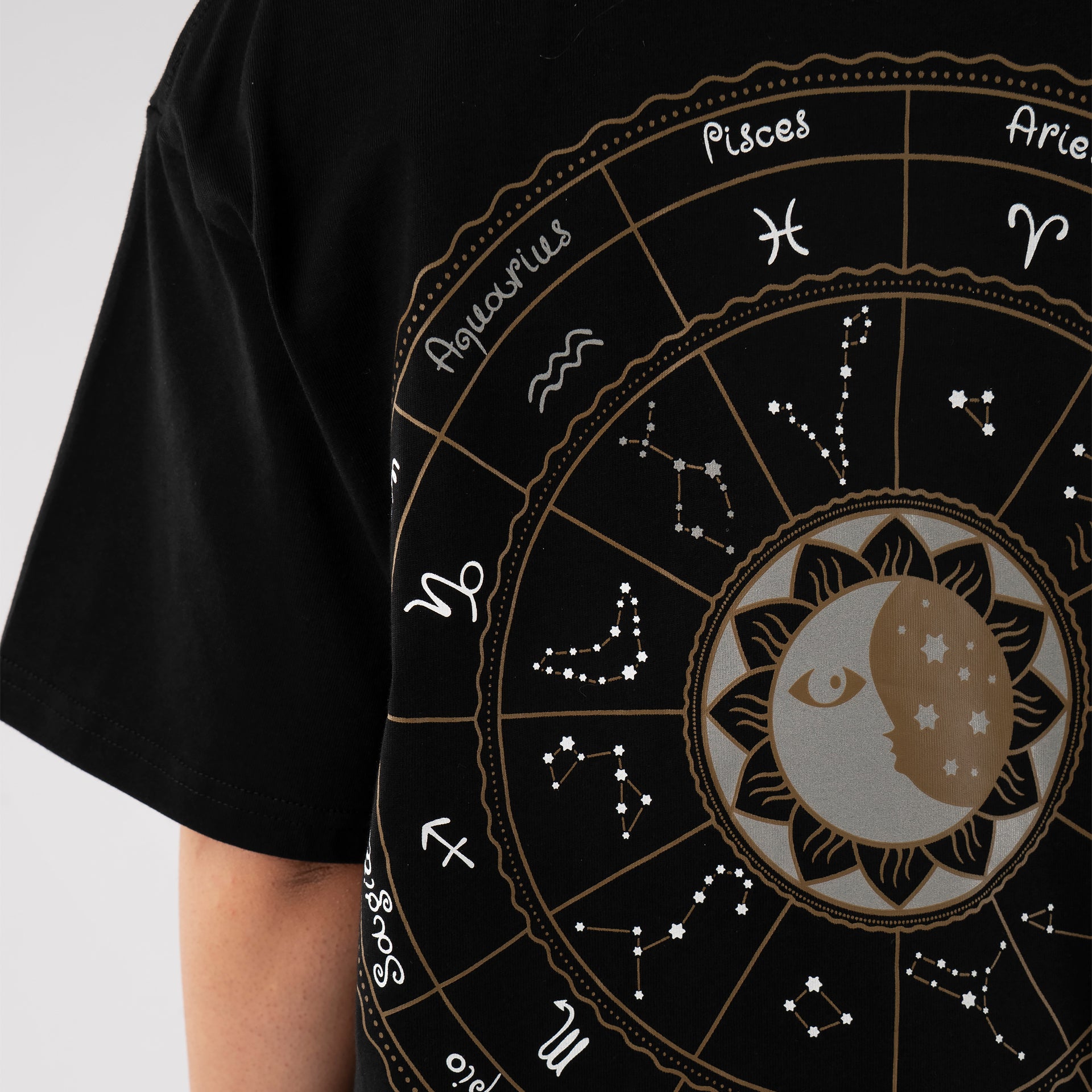 Black Aquarius T-shirt From Street KSA - WECRE8