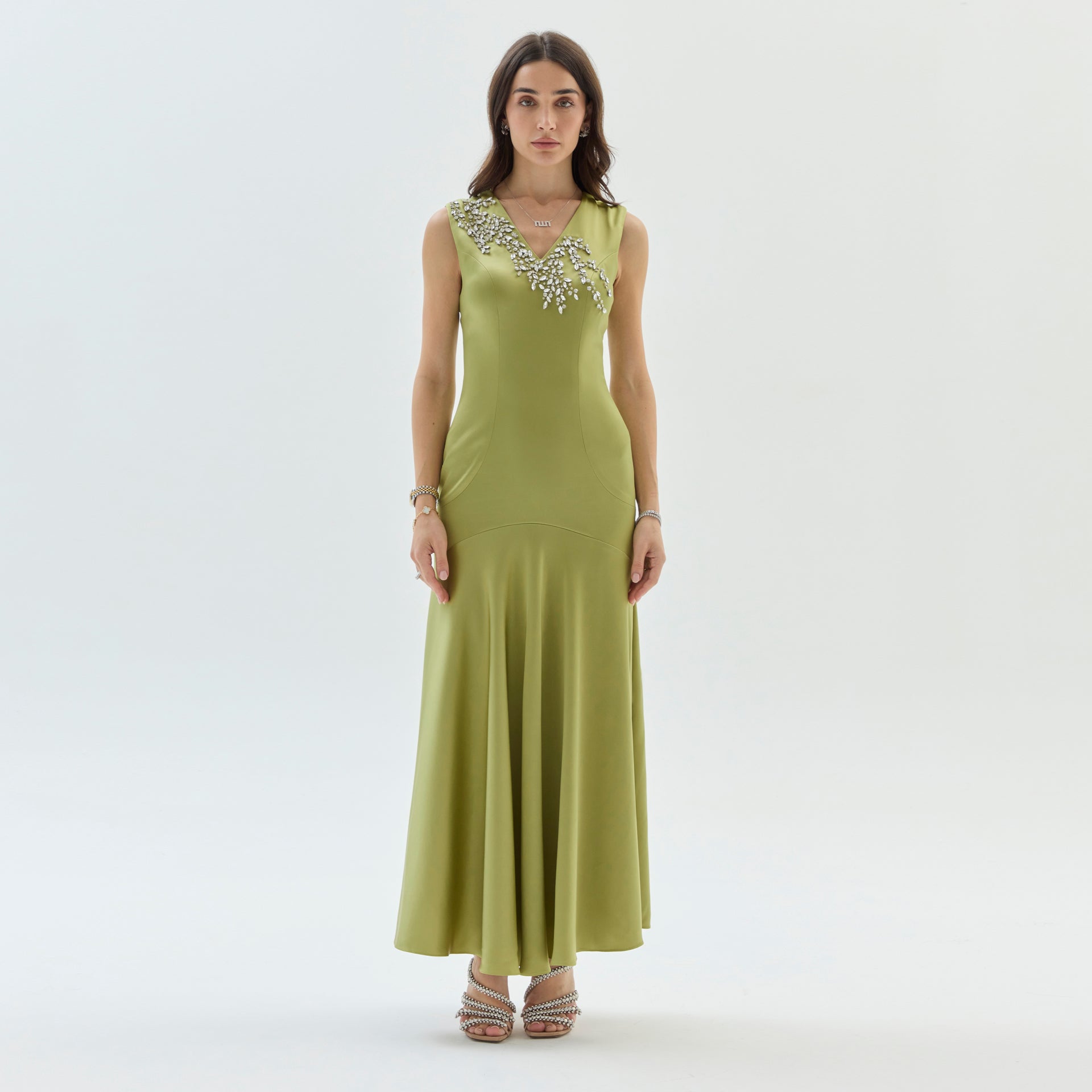 فستان ستان أخضر مع تطريز من أرموار