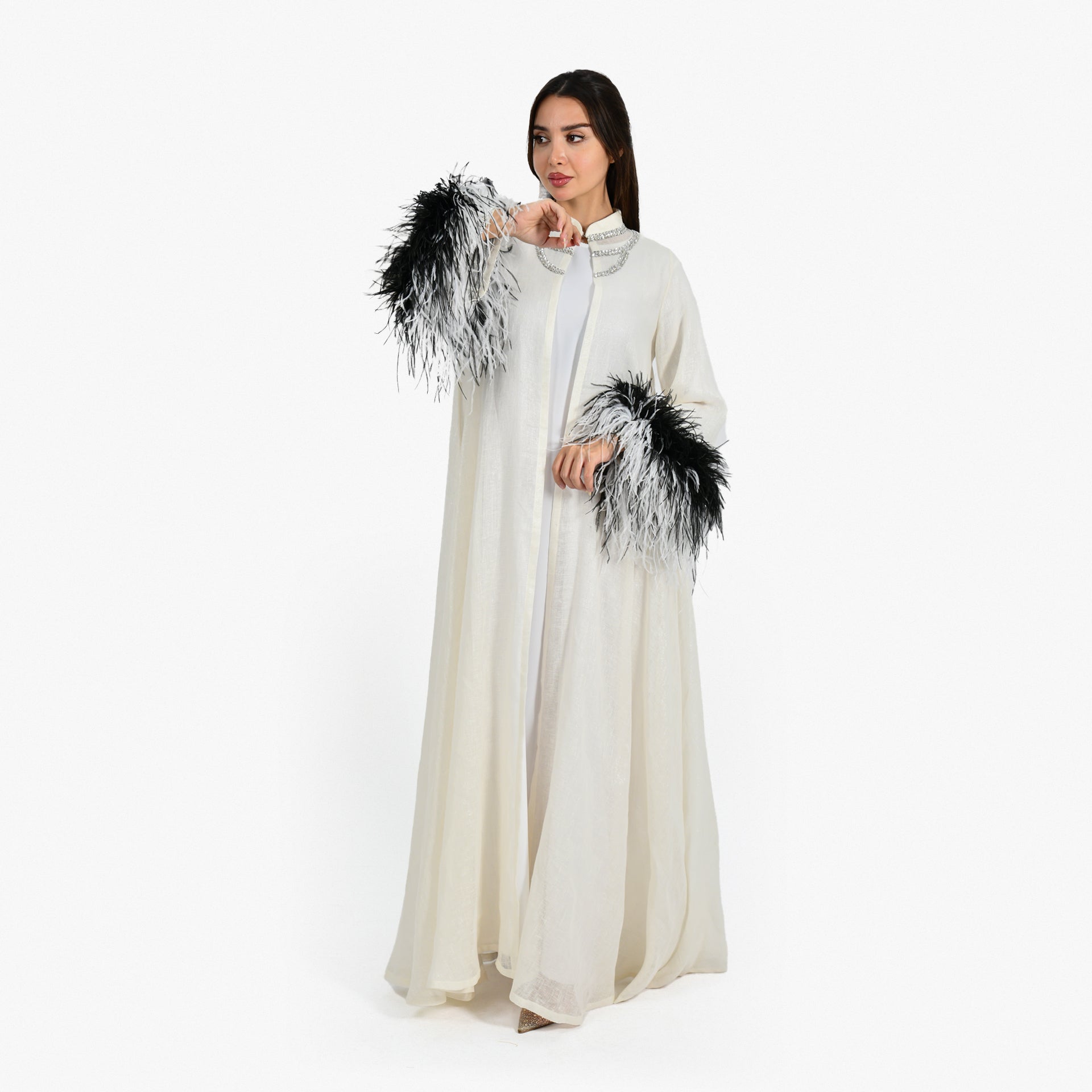 White Jalabiya with Feathers and Embroidery - Atelier Zuhra