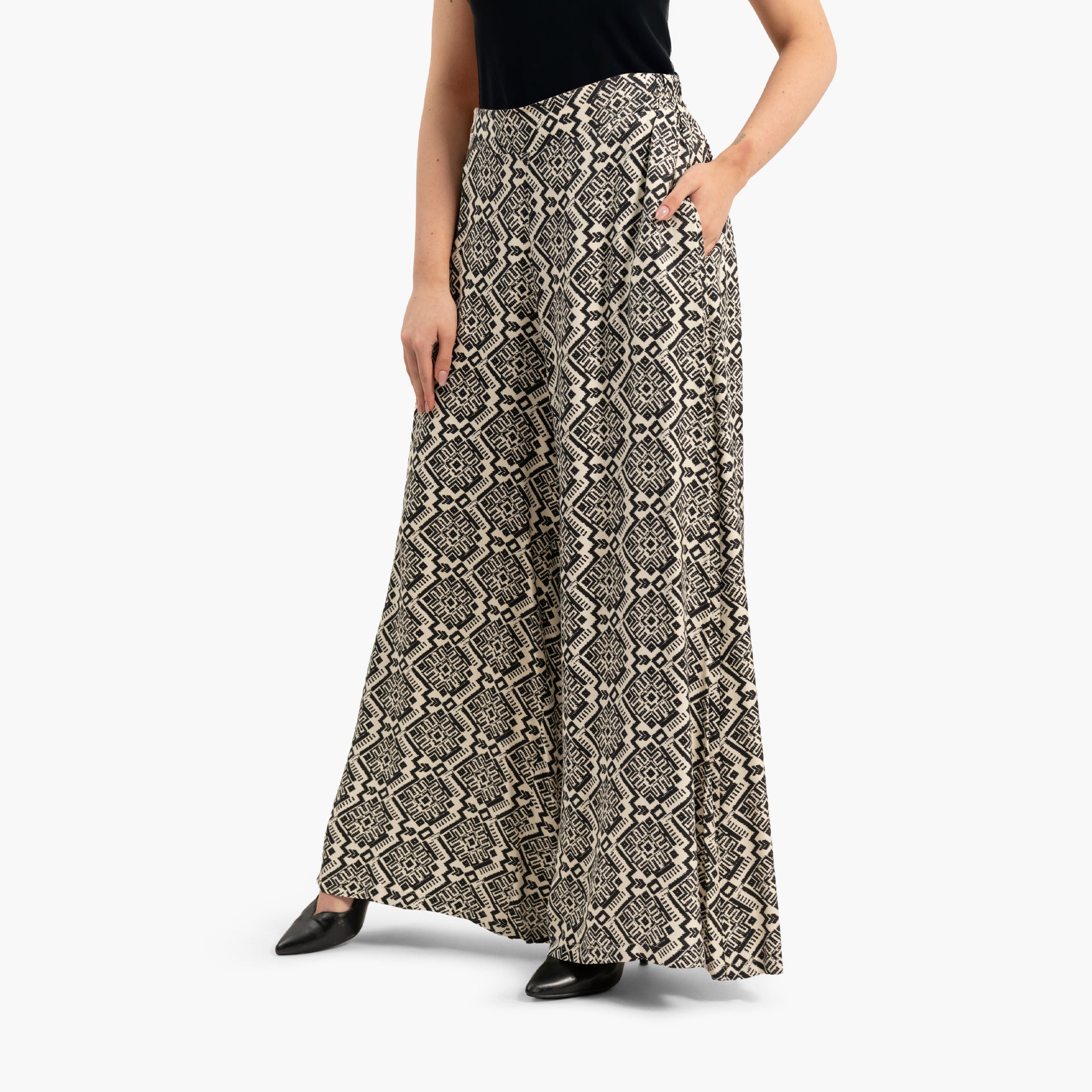 Women Black Wide Leg Trousers with Geometric Pattern By WECRE8