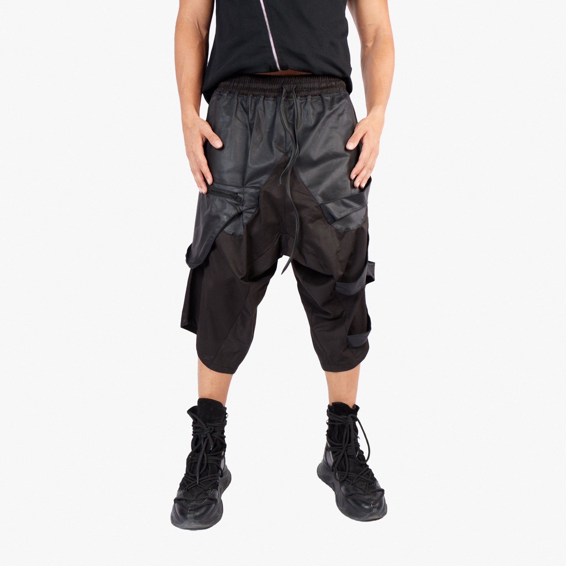 Zephyr Unisex Black Three-Quarter Drop Shorts by Newminatis