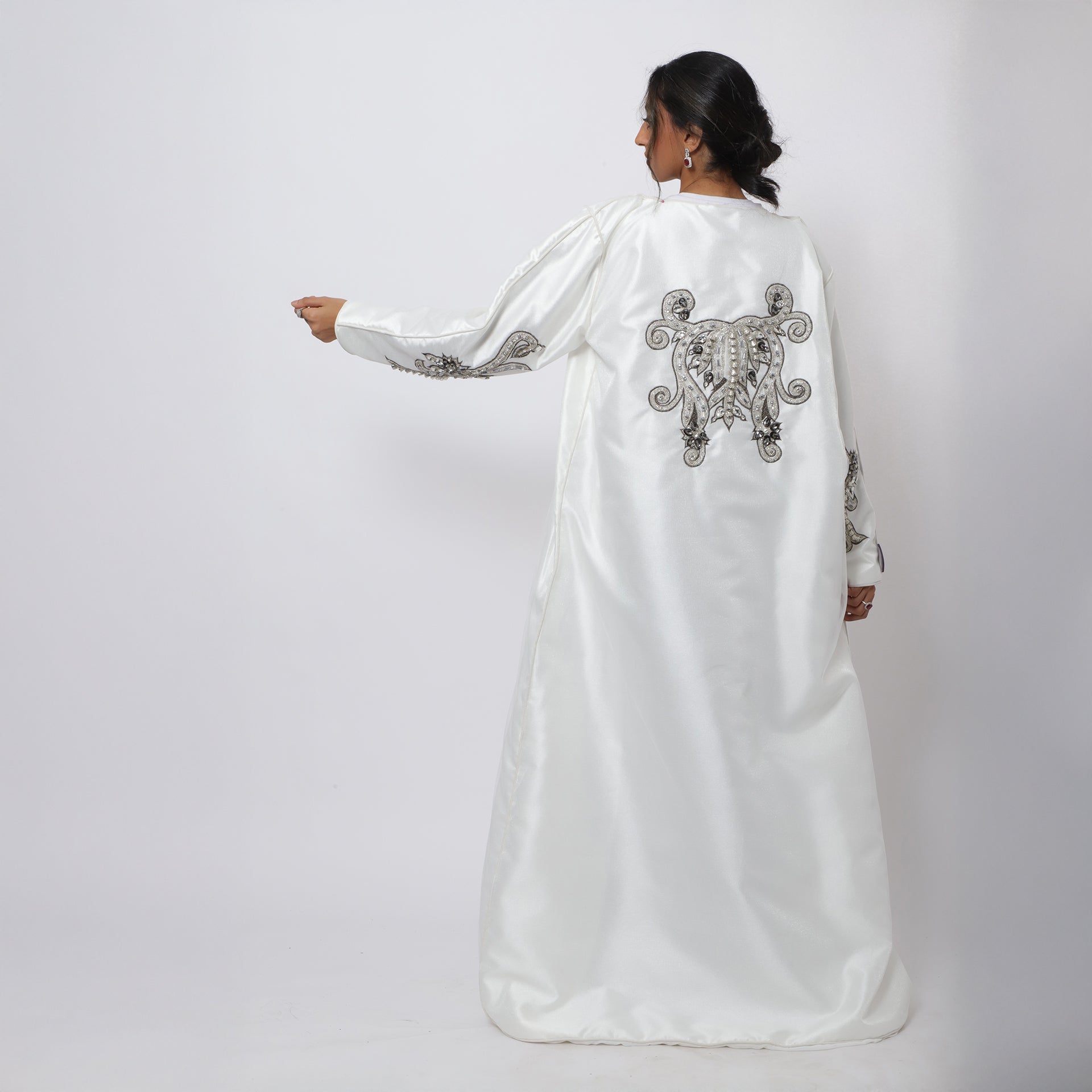 White Teffeta Abaya with Embroidery by Khloud Al-Saadawi