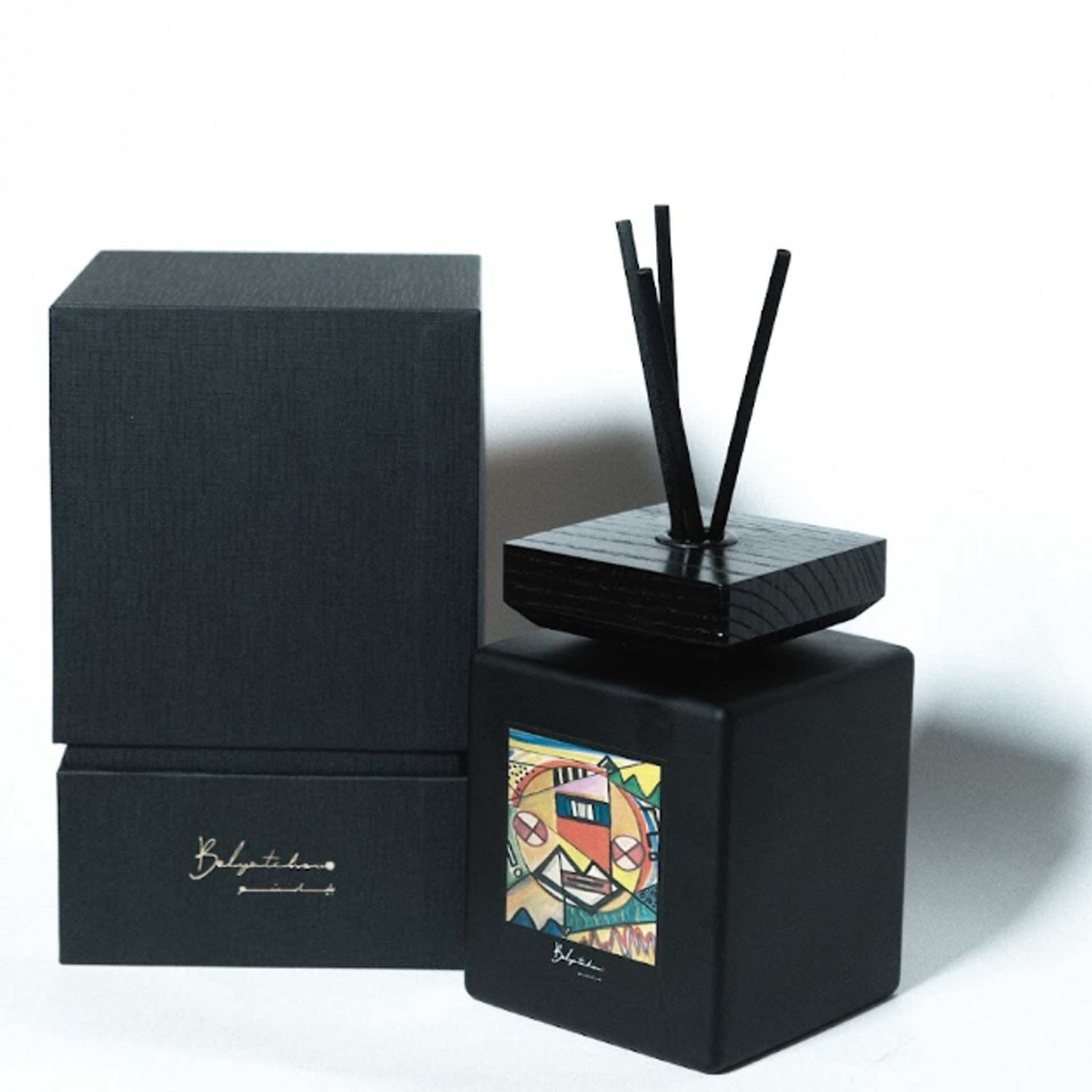 Black Cedarwood & Juniper 1000g Abstract Face Reed Diffuser by Belyatchou