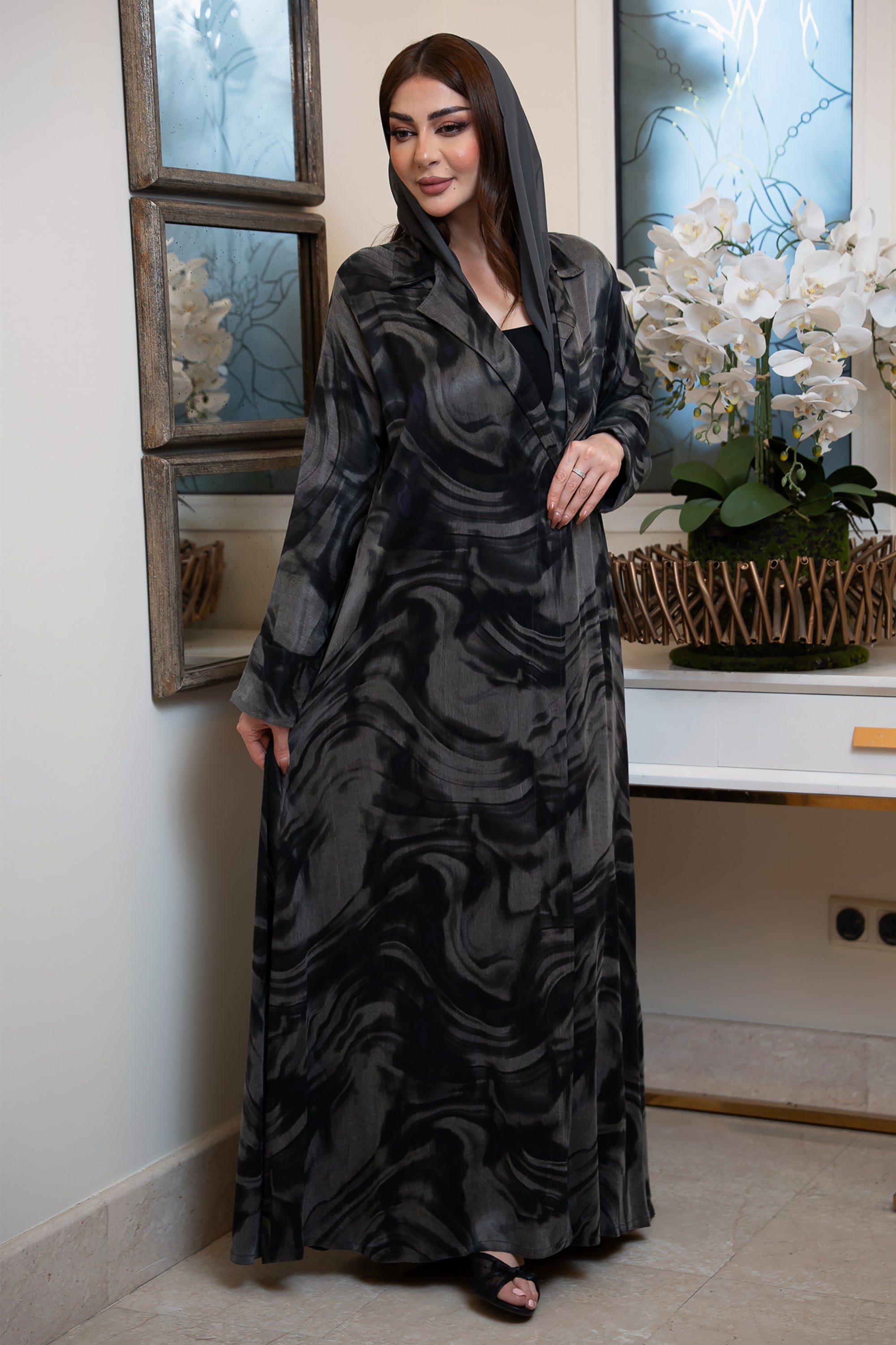 Grey Swirling Jacquard Silk Abaya by Taa Marbotah