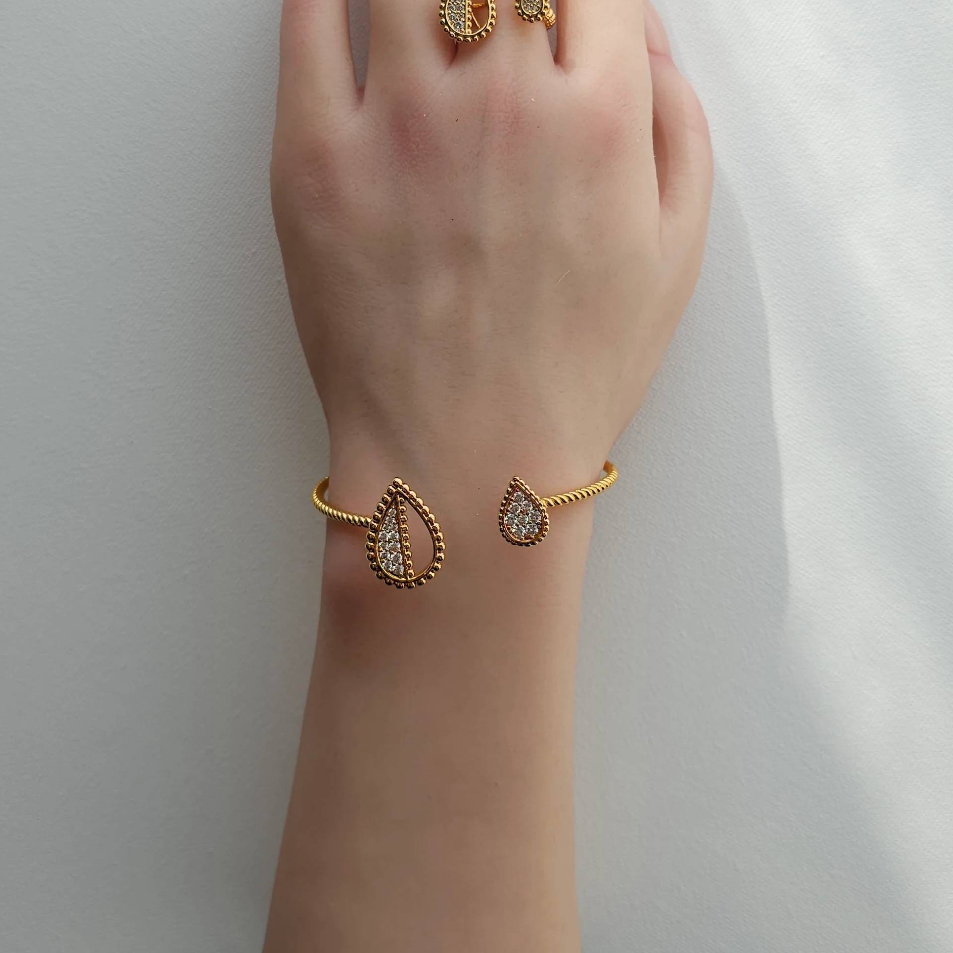 Golden Nada Bangle by Le Soleil - WECRE8